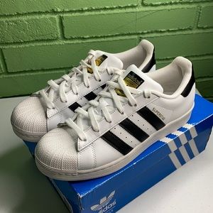 Women’s Adidas Superstar. Size 7.5 Preowned